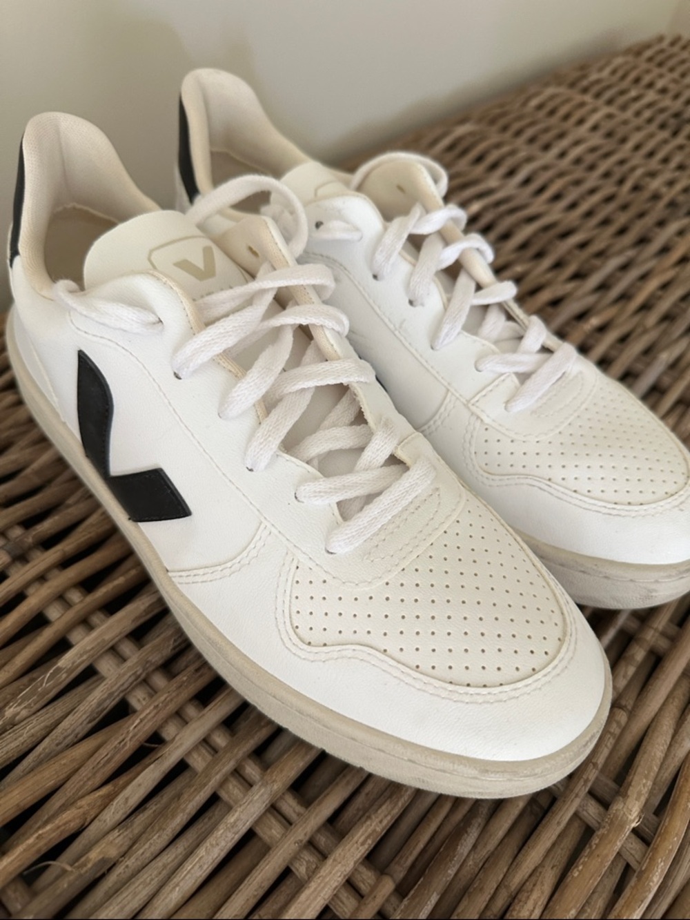 Veja Men's V-10 Sneakers Bianco